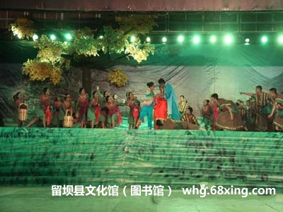 留坝县大型民俗舞台剧《爱在山水间》成功演出